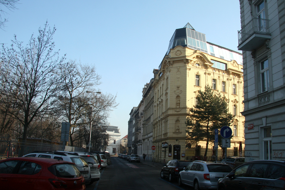 Ul. Nad Královskou oborou, Praha 7, rekonstrukce celého klasického pražského bytového domu